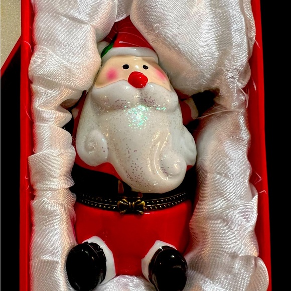 Pier 1 Santa Claus Ceramic Hinged Trinket Box with Christmas Present - Picture 1 of 15